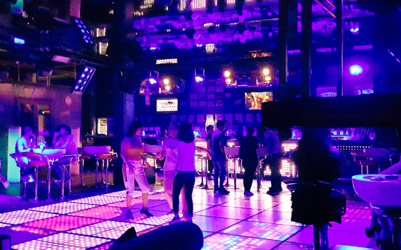 Batum'da Gece Hayatı